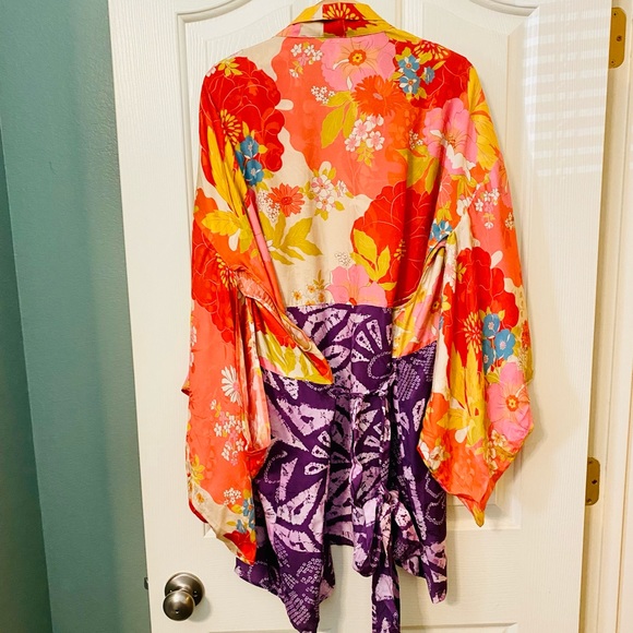 EUC Spell & the Gypsy Collective Chilli Tropicana Tyler Short Robe - Picture 5 of 16